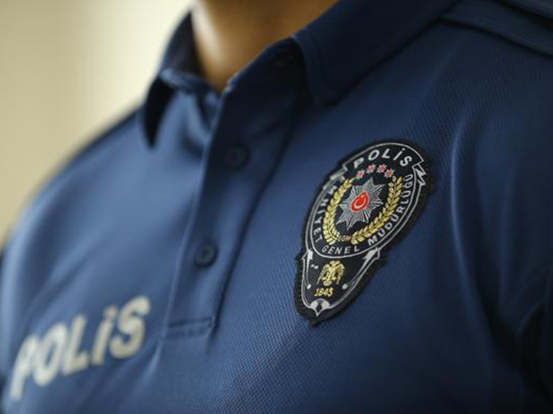 Polislikten ayrılan 55 yaşındaki bir kişi emekli olma hakkına sahip mi?